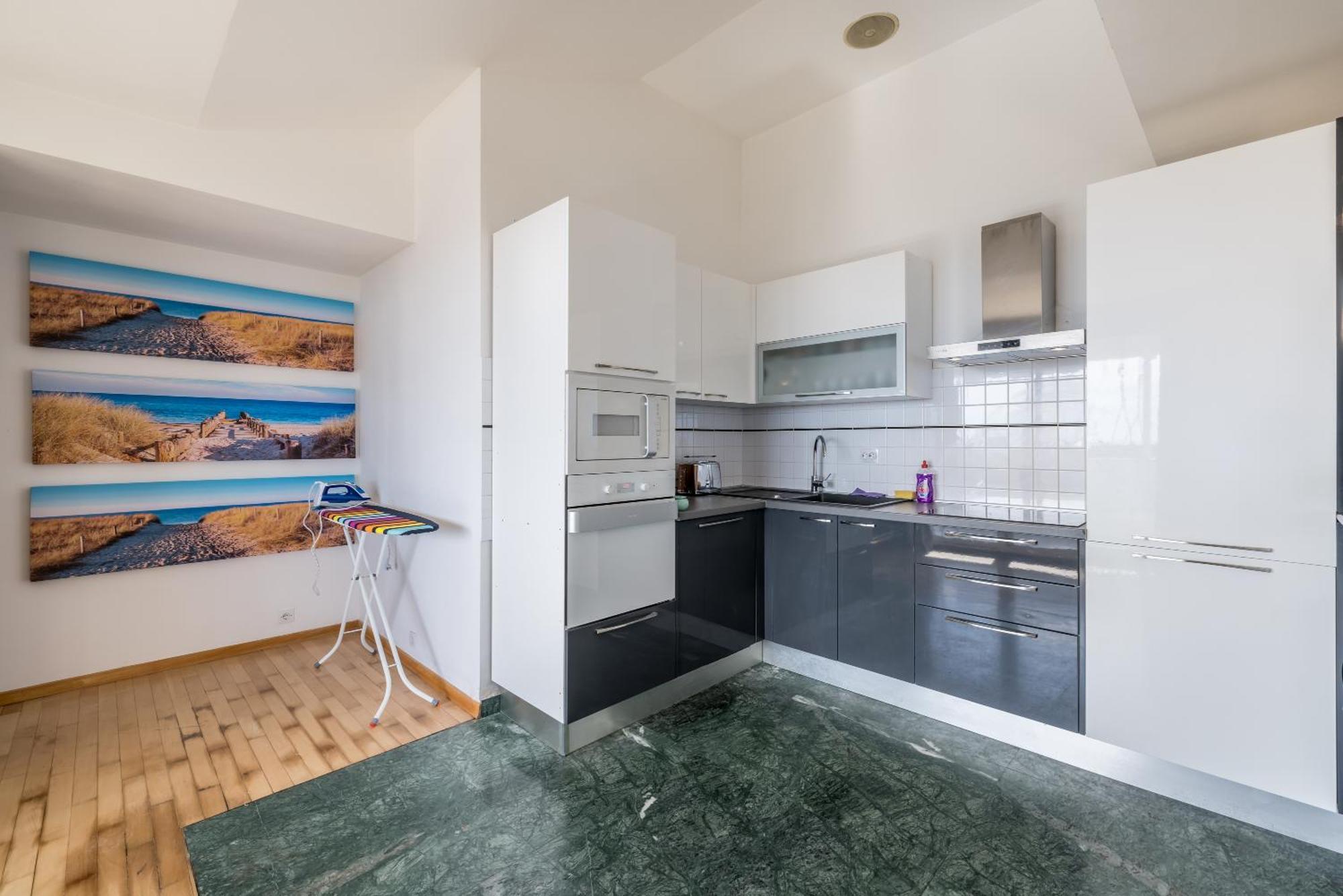 Urban Utopia Penthouse With Private Parking Split Exterior photo