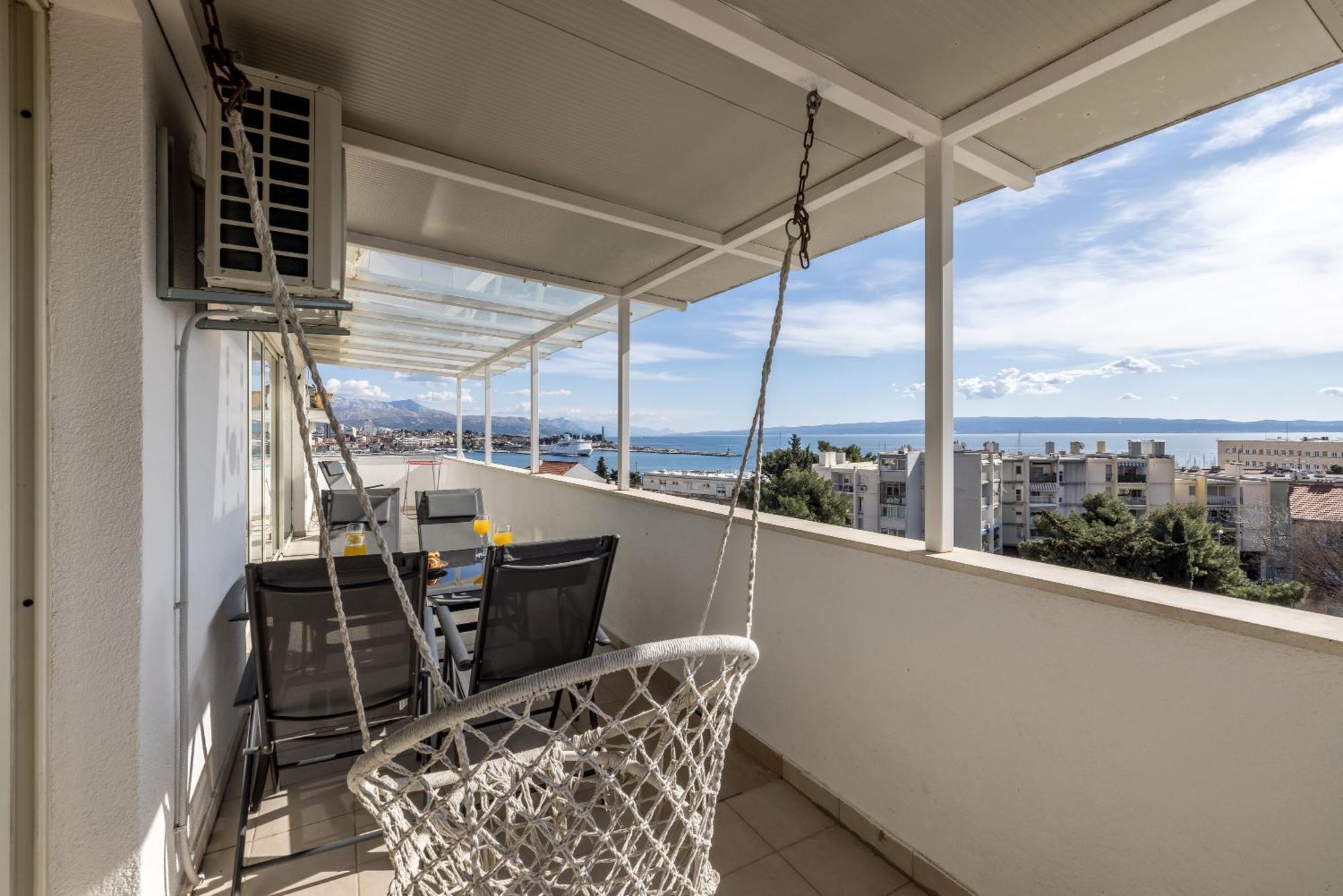 Urban Utopia Penthouse With Private Parking Split Exterior photo