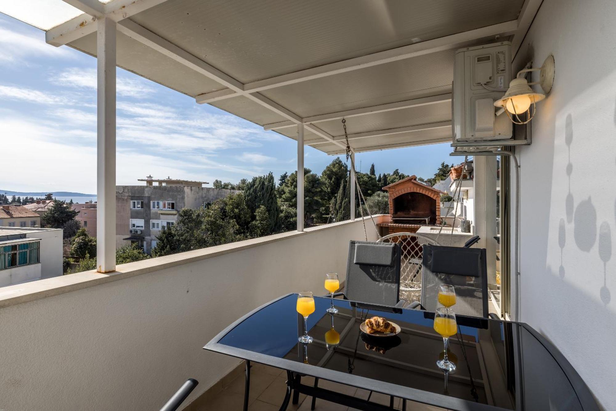 Urban Utopia Penthouse With Private Parking Split Exterior photo