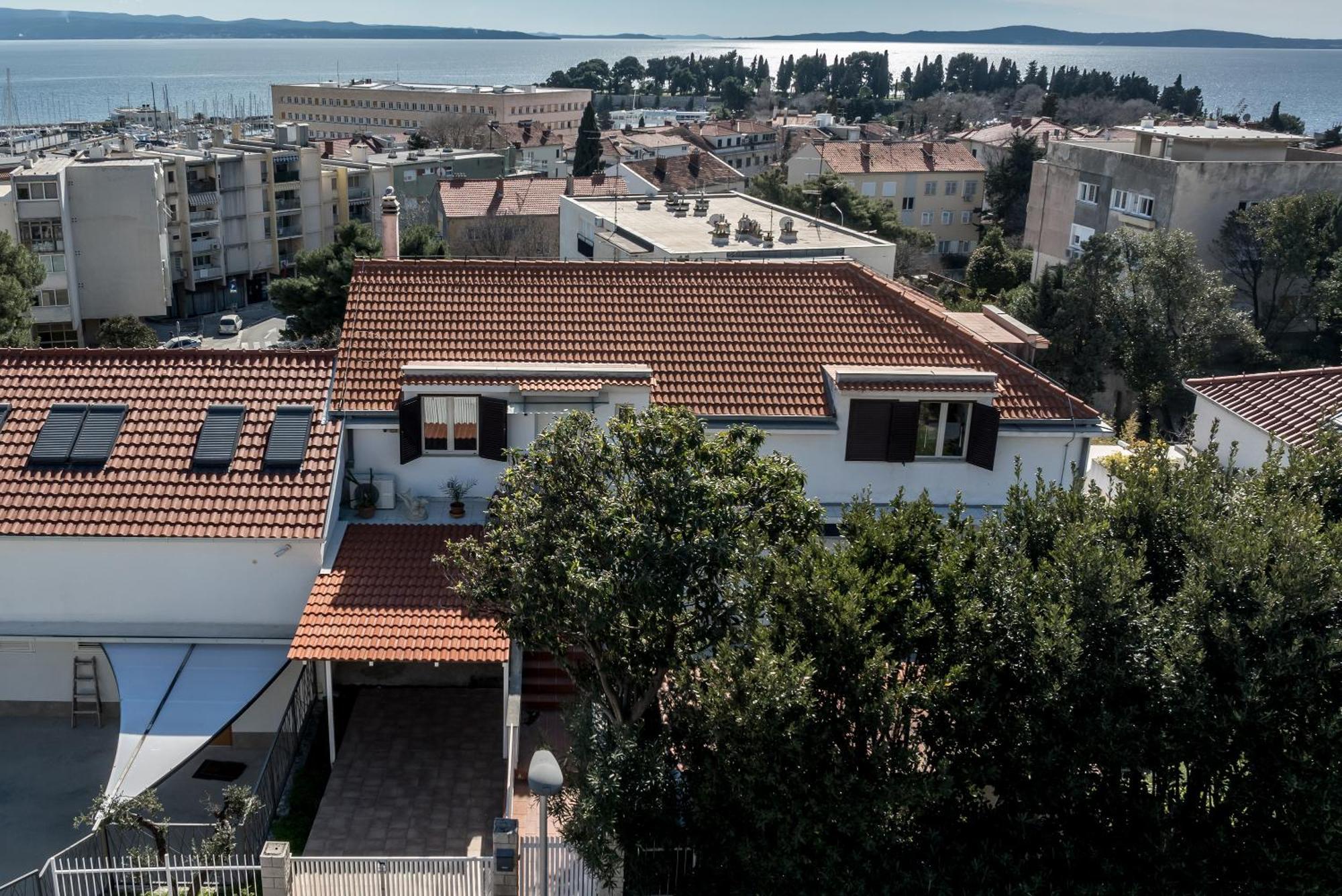 Urban Utopia Penthouse With Private Parking Split Exterior photo